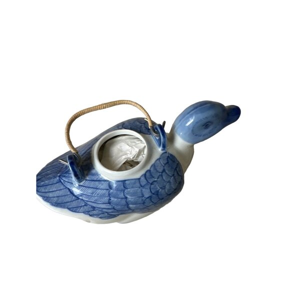 Chinese VTG Teapot Hand Painted Blue White Duck Wrapped Handle With Lid - Picture 8 of 12